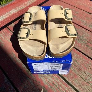Arizona Big Buckle Torty Birkenstock Sandals worn only 3 times